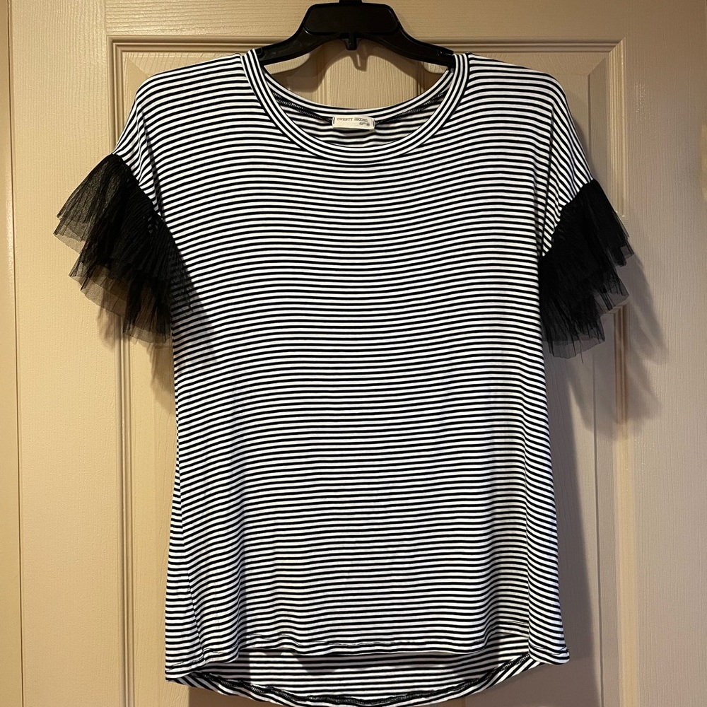Twenty Second Black and White‎ Striped Top with Tulle Sleeves, Size Large